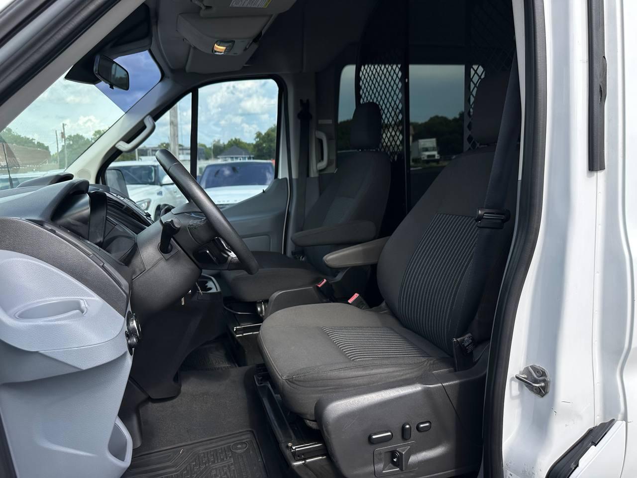 Ford Transit 150 Wagon Med. Roof XL w/Sliding Pass. 130-in. WB 2015