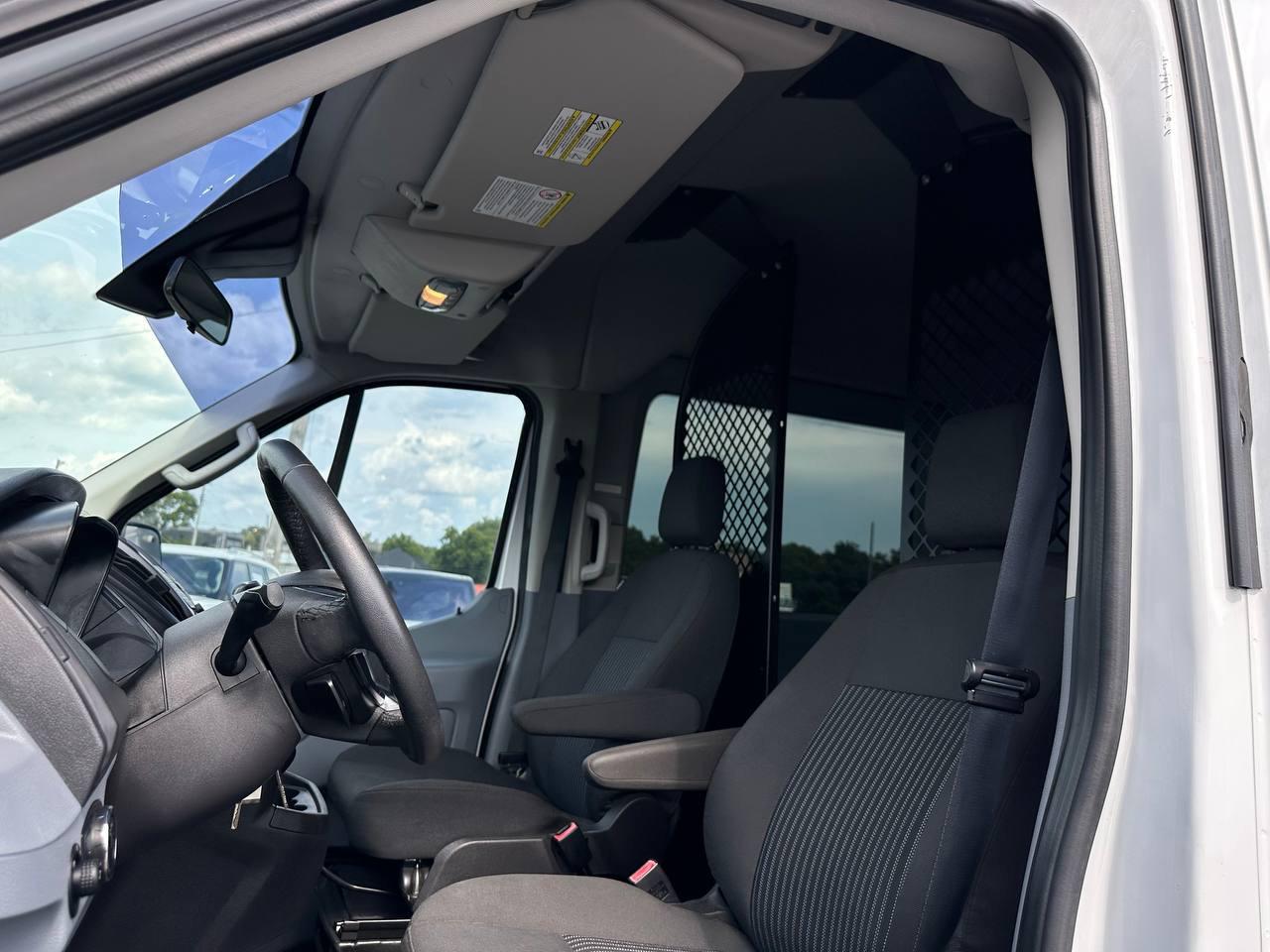 Ford Transit 150 Wagon Med. Roof XL w/Sliding Pass. 130-in. WB 2015