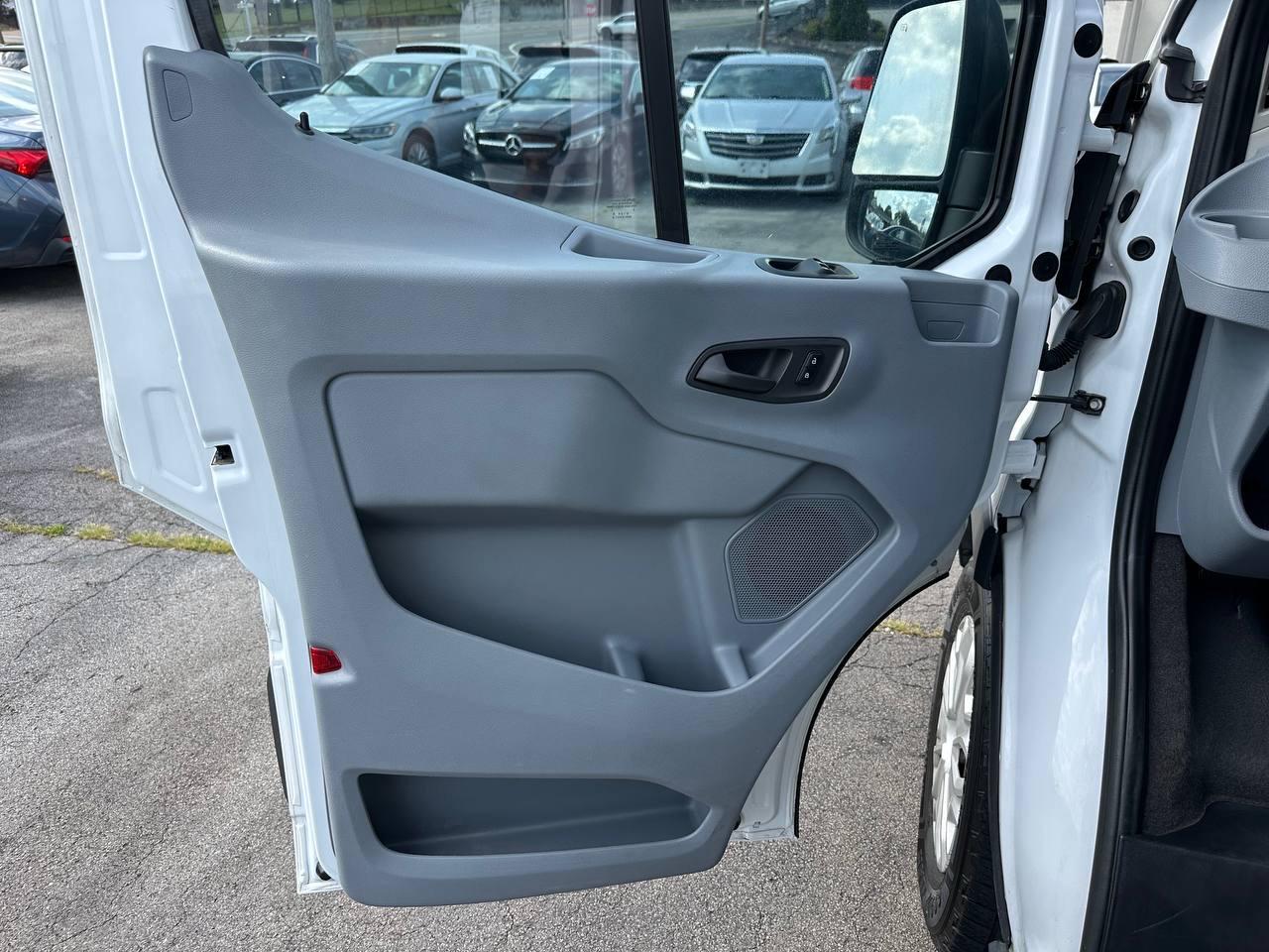 Ford Transit 150 Wagon Med. Roof XL w/Sliding Pass. 130-in. WB 2015
