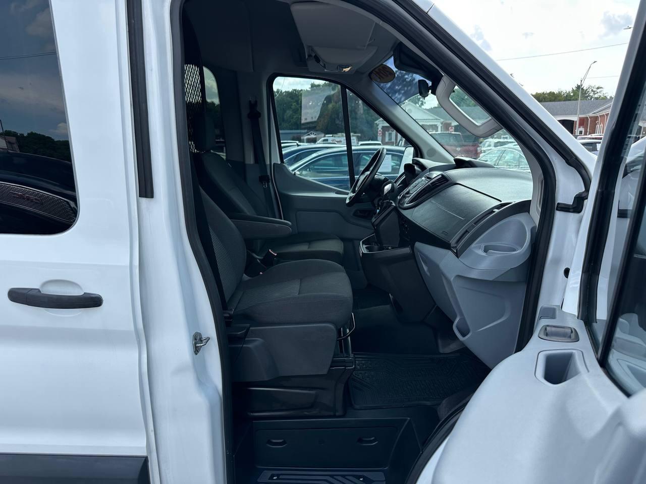 Ford Transit 150 Wagon Med. Roof XL w/Sliding Pass. 130-in. WB 2015