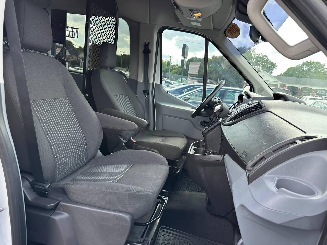 Ford Transit 150 Wagon Med. Roof XL w/Sliding Pass. 130-in. WB 2015