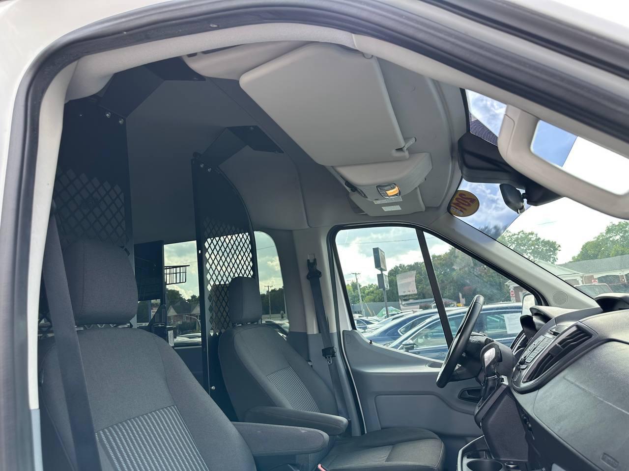 Ford Transit 150 Wagon Med. Roof XL w/Sliding Pass. 130-in. WB 2015