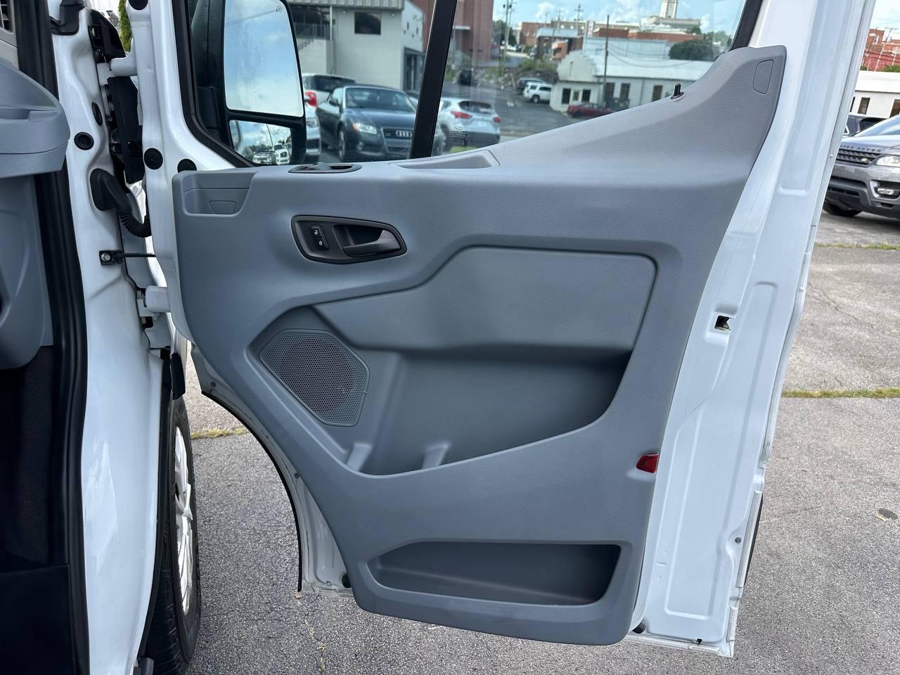 Ford Transit 150 Wagon Med. Roof XL w/Sliding Pass. 130-in. WB 2015