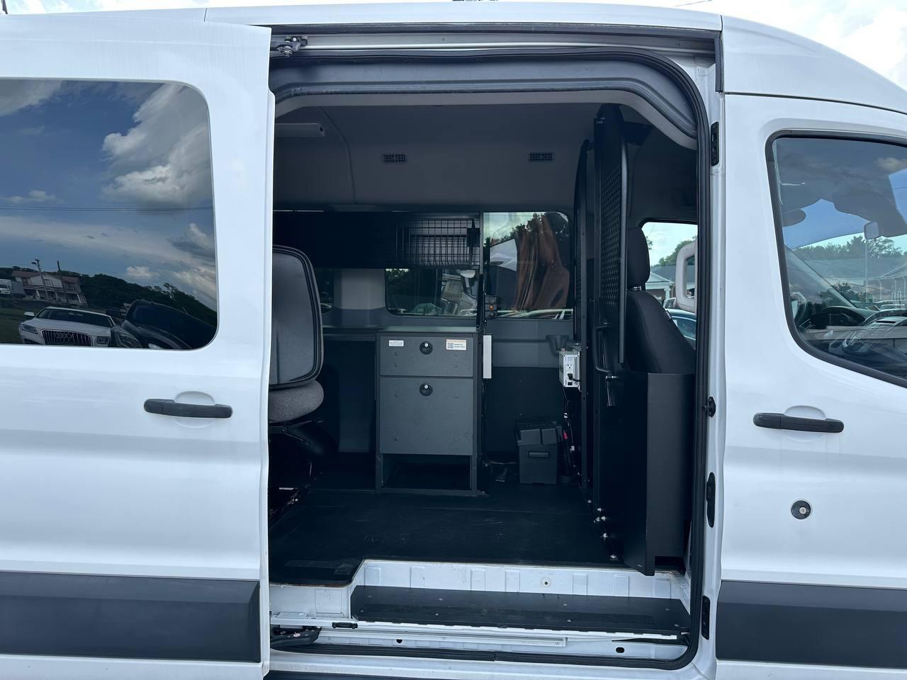 Ford Transit 150 Wagon Med. Roof XL w/Sliding Pass. 130-in. WB 2015