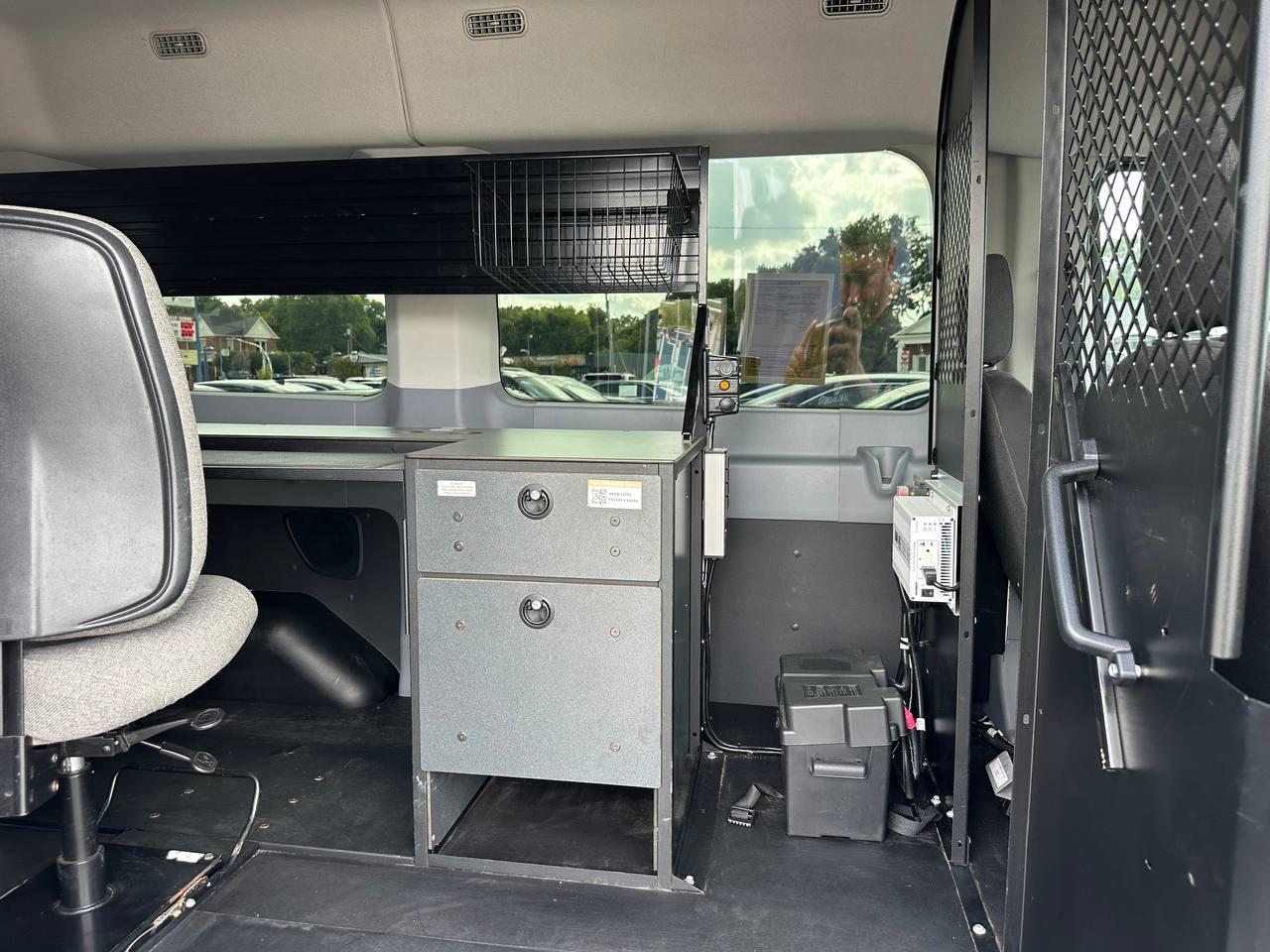 Ford Transit 150 Wagon Med. Roof XL w/Sliding Pass. 130-in. WB 2015