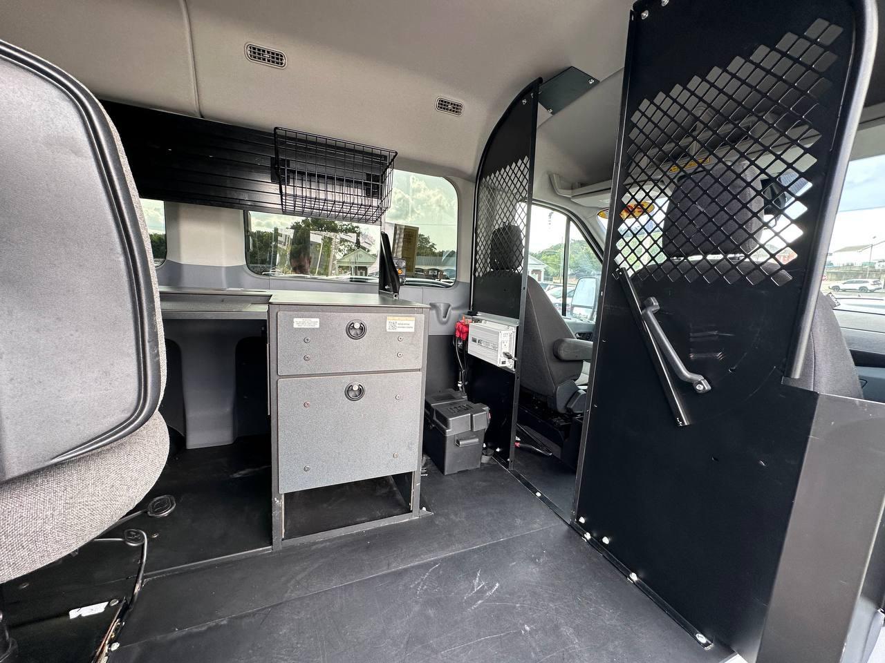 Ford Transit 150 Wagon Med. Roof XL w/Sliding Pass. 130-in. WB 2015