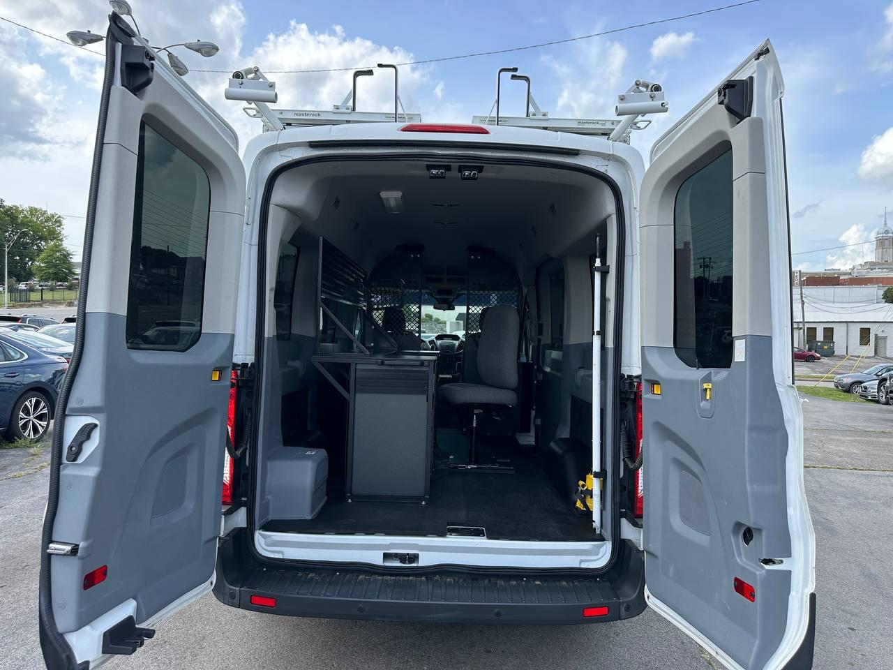 Ford Transit 150 Wagon Med. Roof XL w/Sliding Pass. 130-in. WB 2015