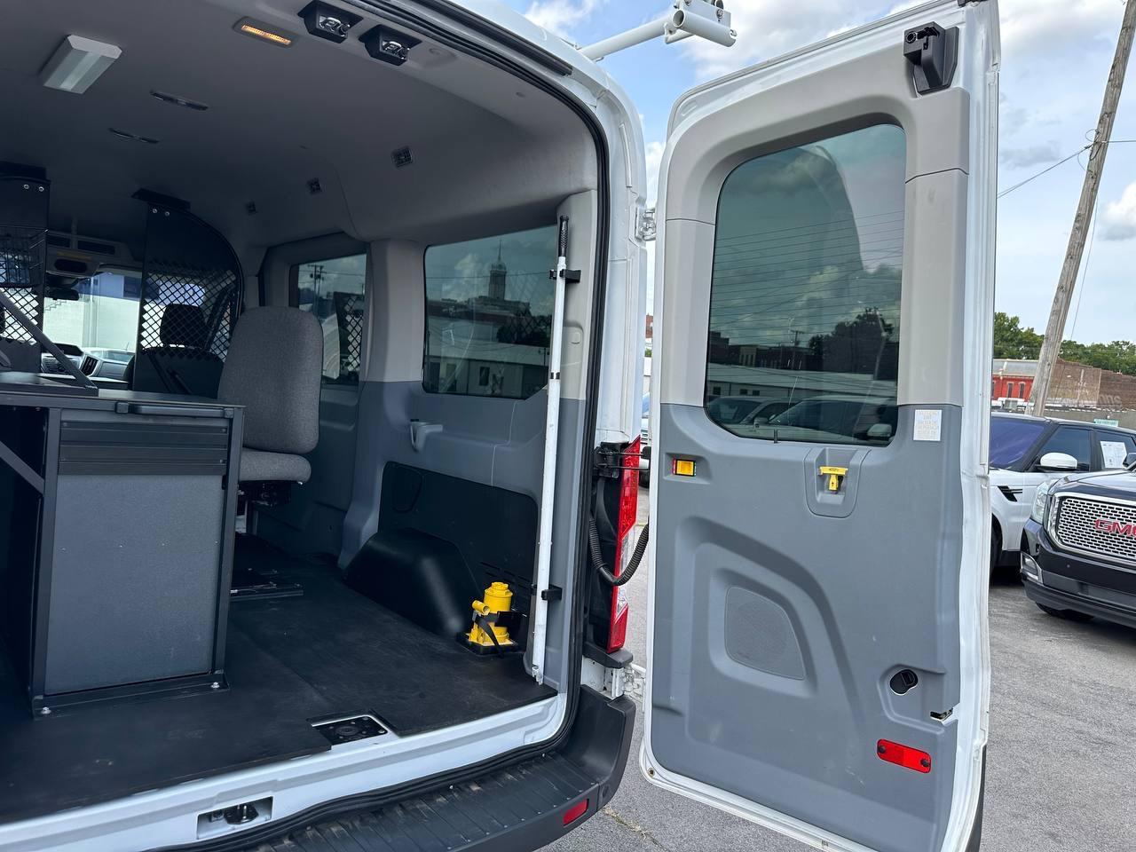Ford Transit 150 Wagon Med. Roof XL w/Sliding Pass. 130-in. WB 2015
