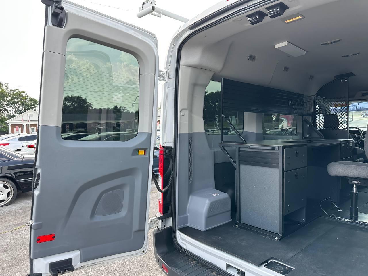 Ford Transit 150 Wagon Med. Roof XL w/Sliding Pass. 130-in. WB 2015