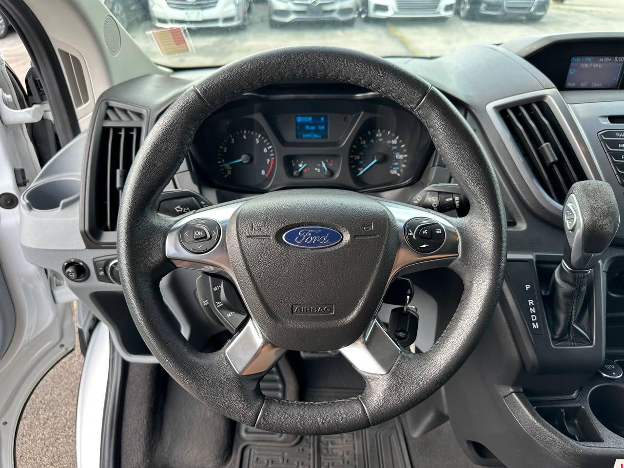 Ford Transit 150 Wagon Med. Roof XL w/Sliding Pass. 130-in. WB 2015
