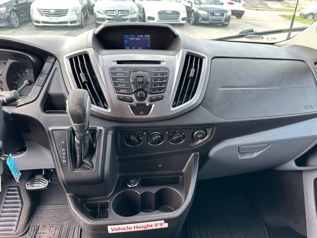Ford Transit 150 Wagon Med. Roof XL w/Sliding Pass. 130-in. WB 2015