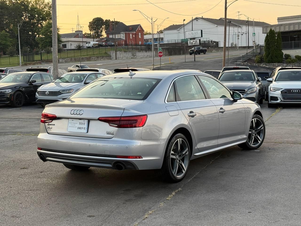 Audi A4 2.0T Premium Plus quattro Sedan 2017