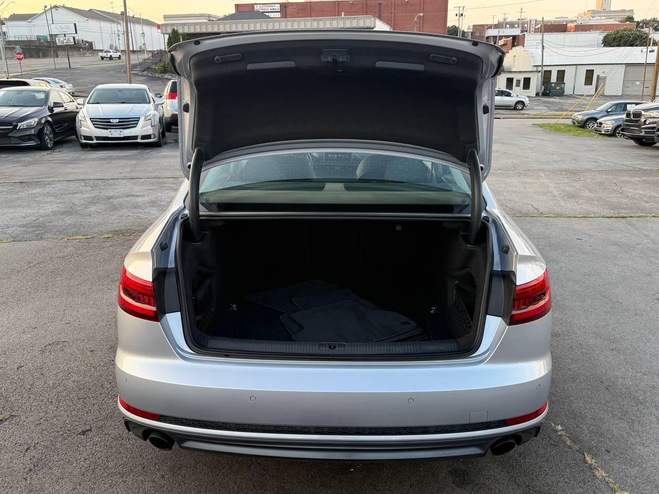 Audi A4 2.0T Premium Plus quattro Sedan 2017