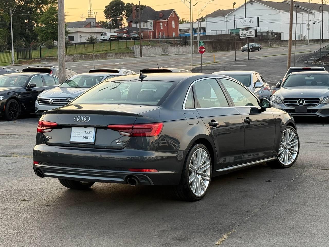 Audi A4 2.0T Prestige quattro Sedan 2017