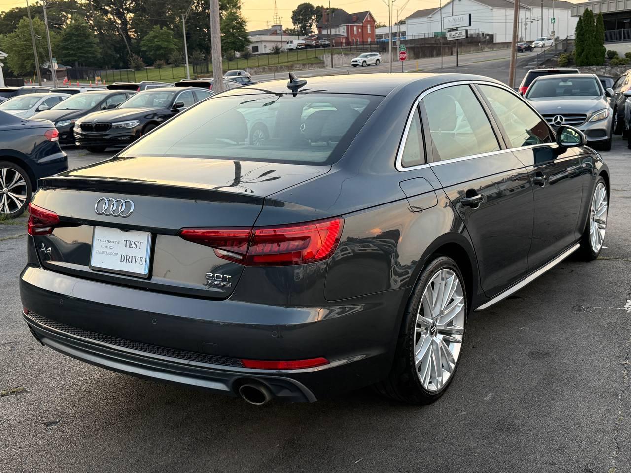 Audi A4 2.0T Prestige quattro Sedan 2017