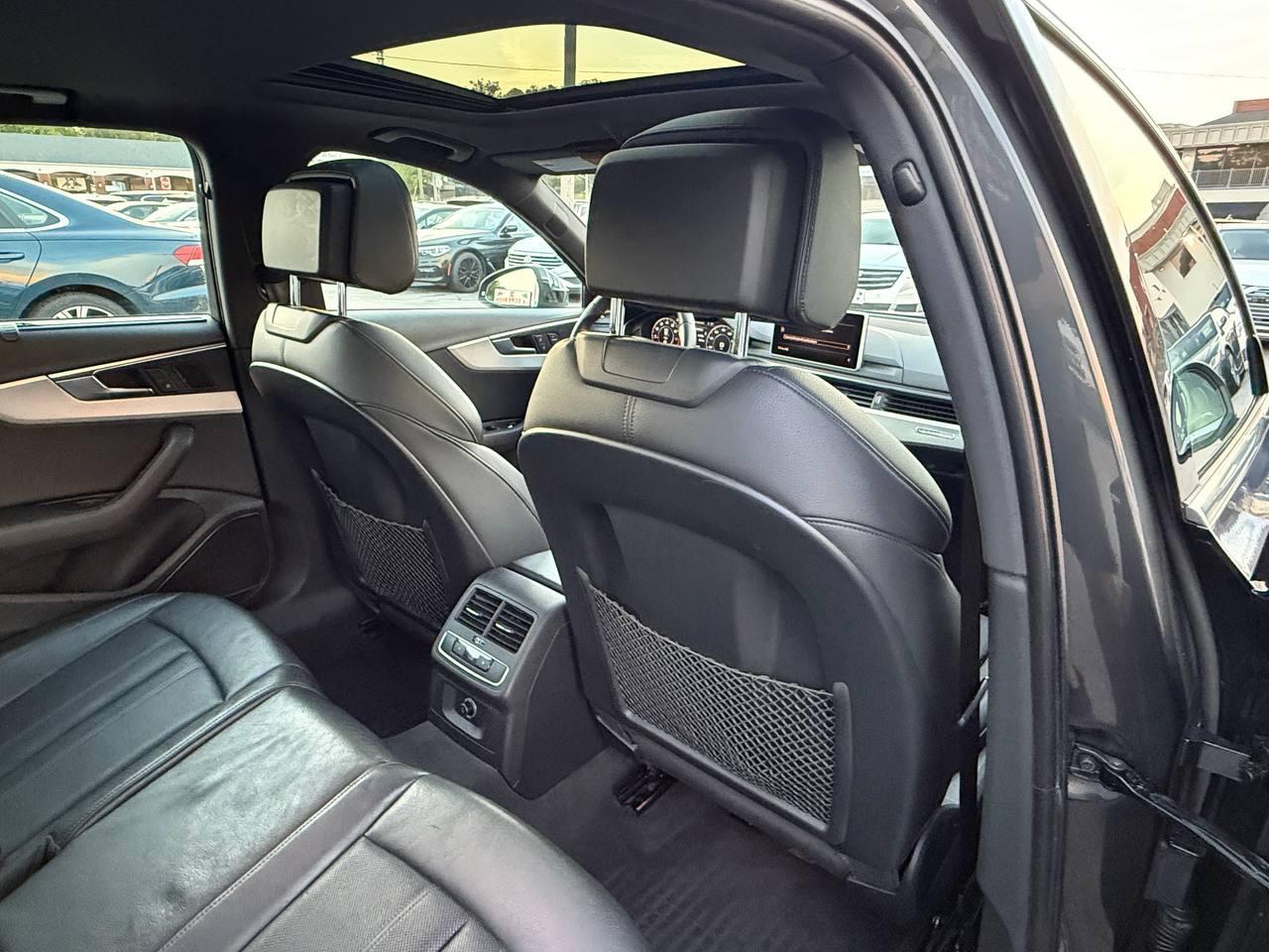 Audi A4 2.0T Prestige quattro Sedan 2017