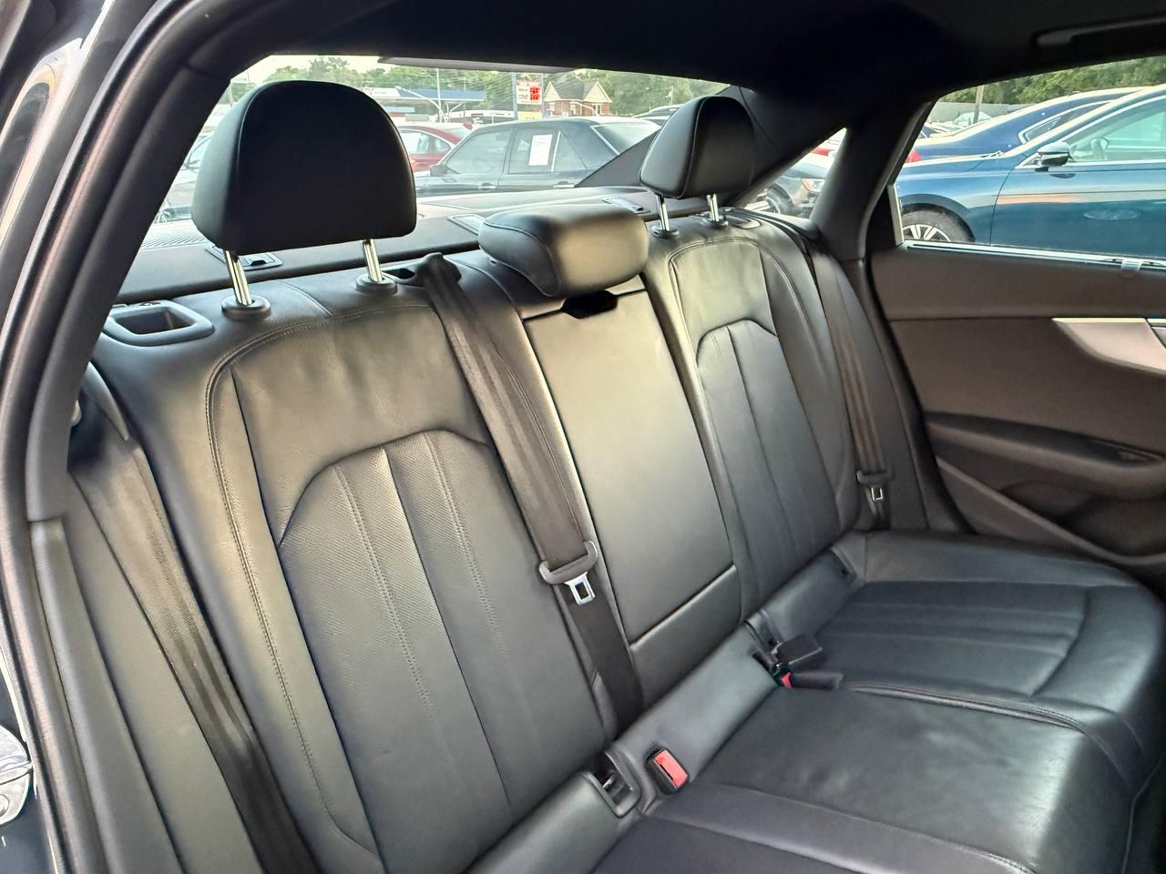 Audi A4 2.0T Prestige quattro Sedan 2017