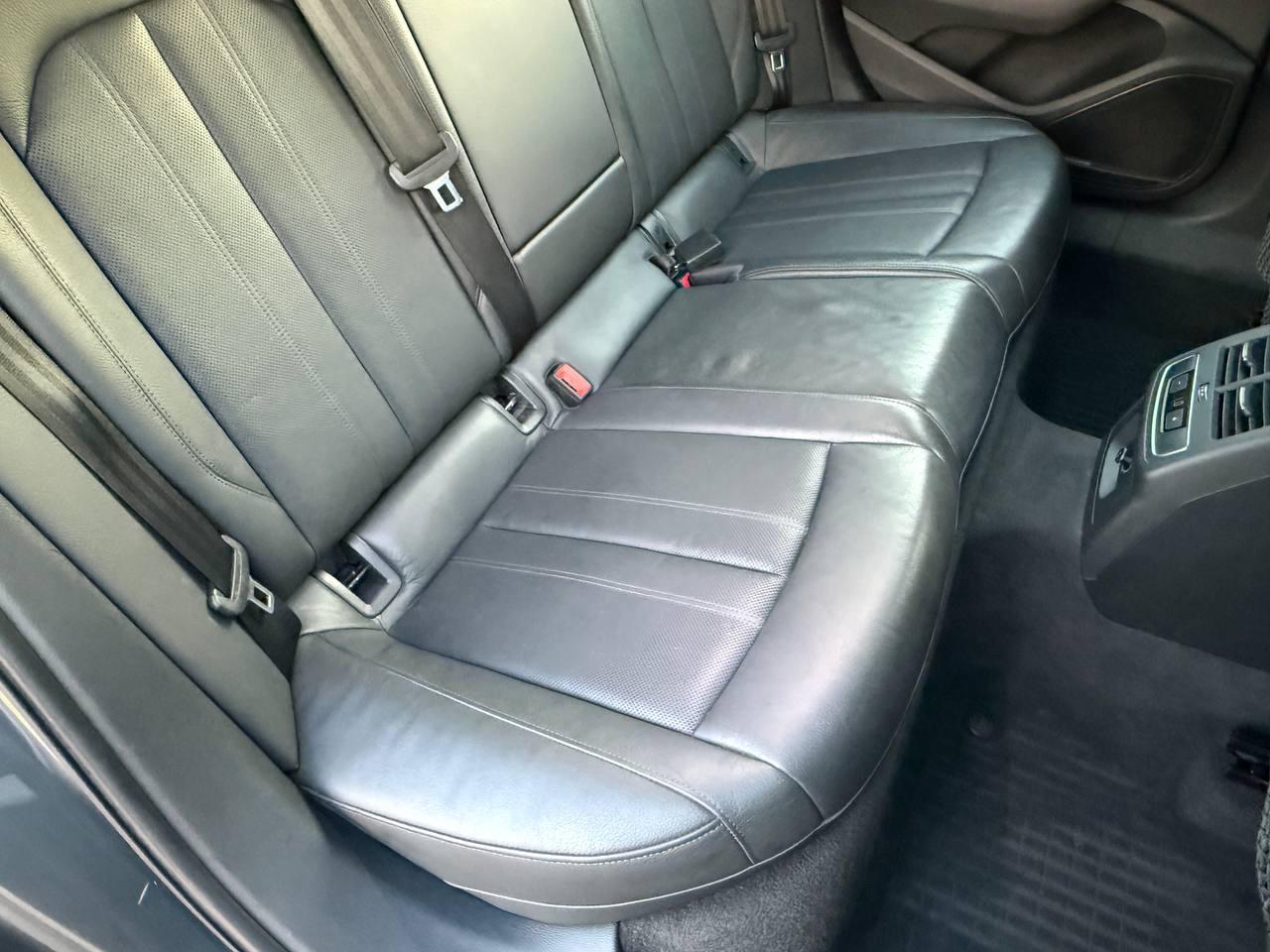 Audi A4 2.0T Prestige quattro Sedan 2017