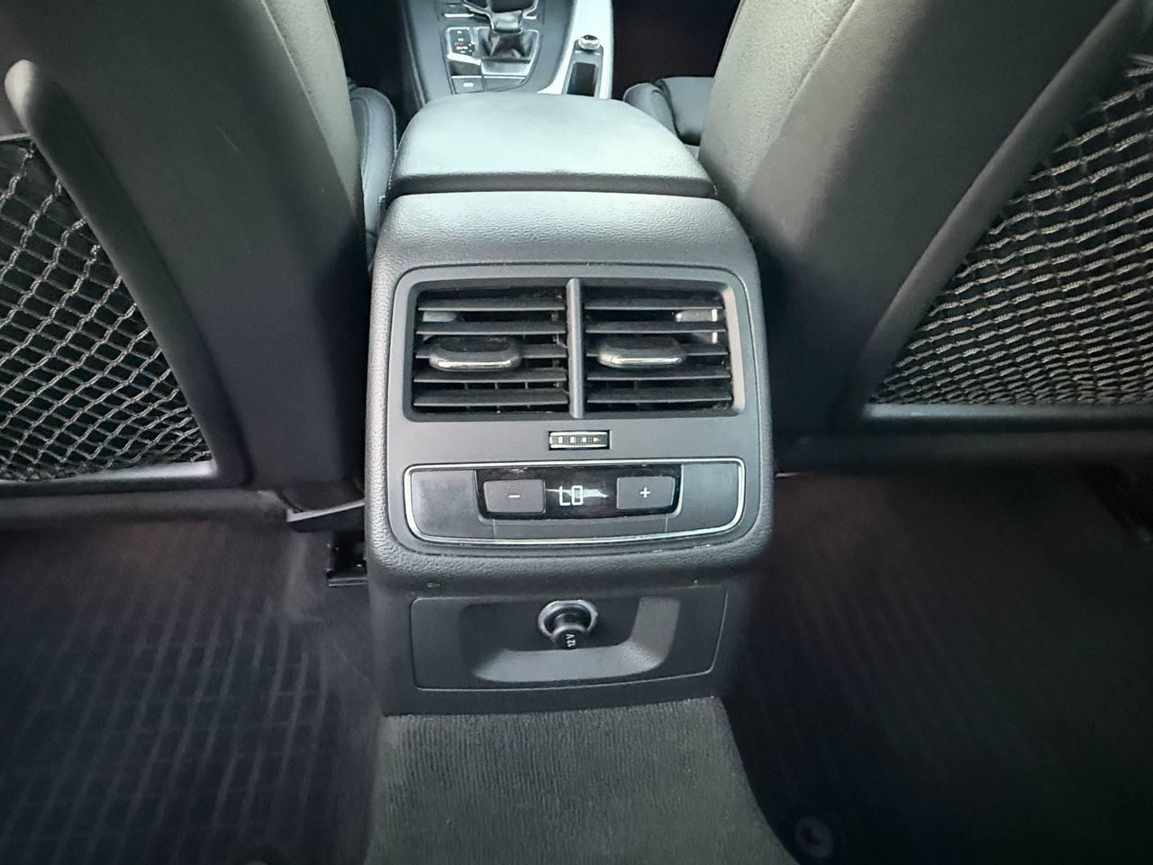 Audi A4 2.0T Prestige quattro Sedan 2017