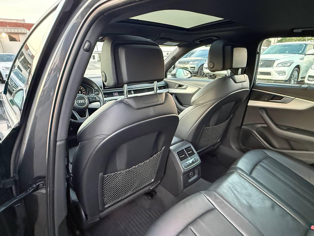Audi A4 2.0T Prestige quattro Sedan 2017