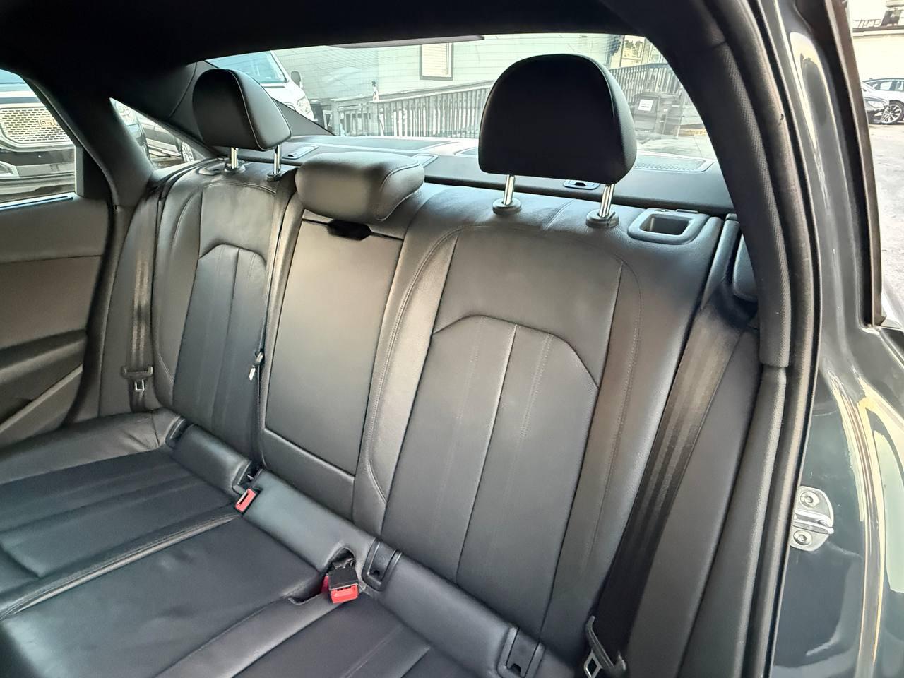 Audi A4 2.0T Prestige quattro Sedan 2017
