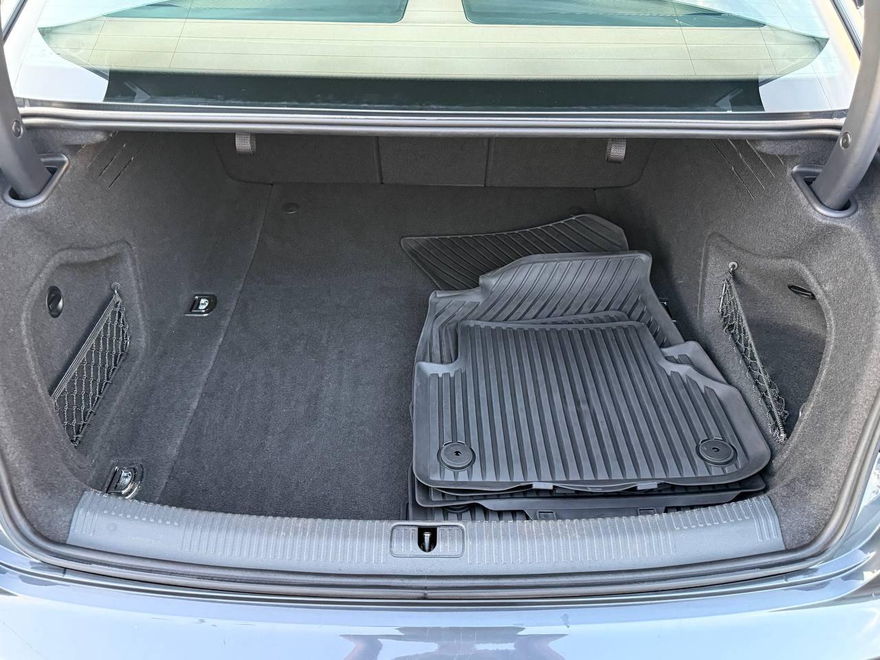 Audi A4 2.0T Prestige quattro Sedan 2017