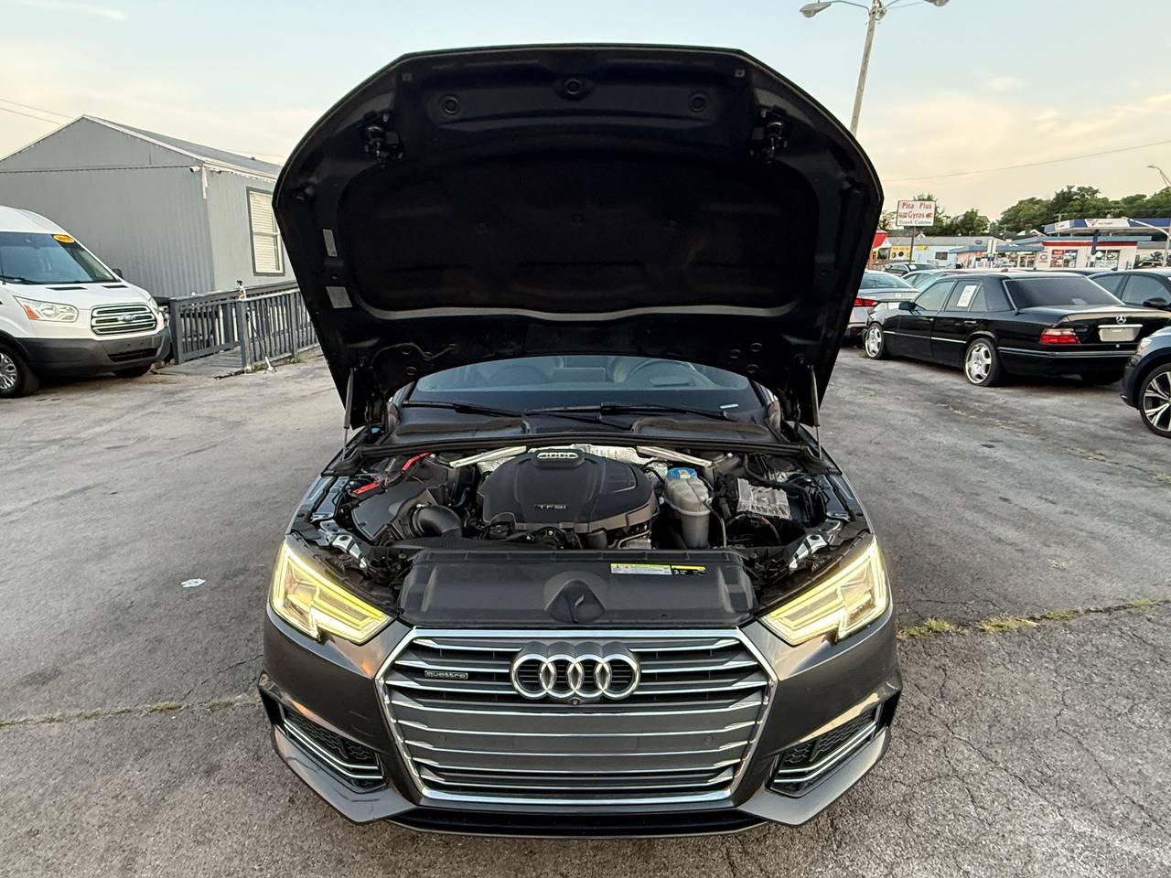Audi A4 2.0T Prestige quattro Sedan 2017
