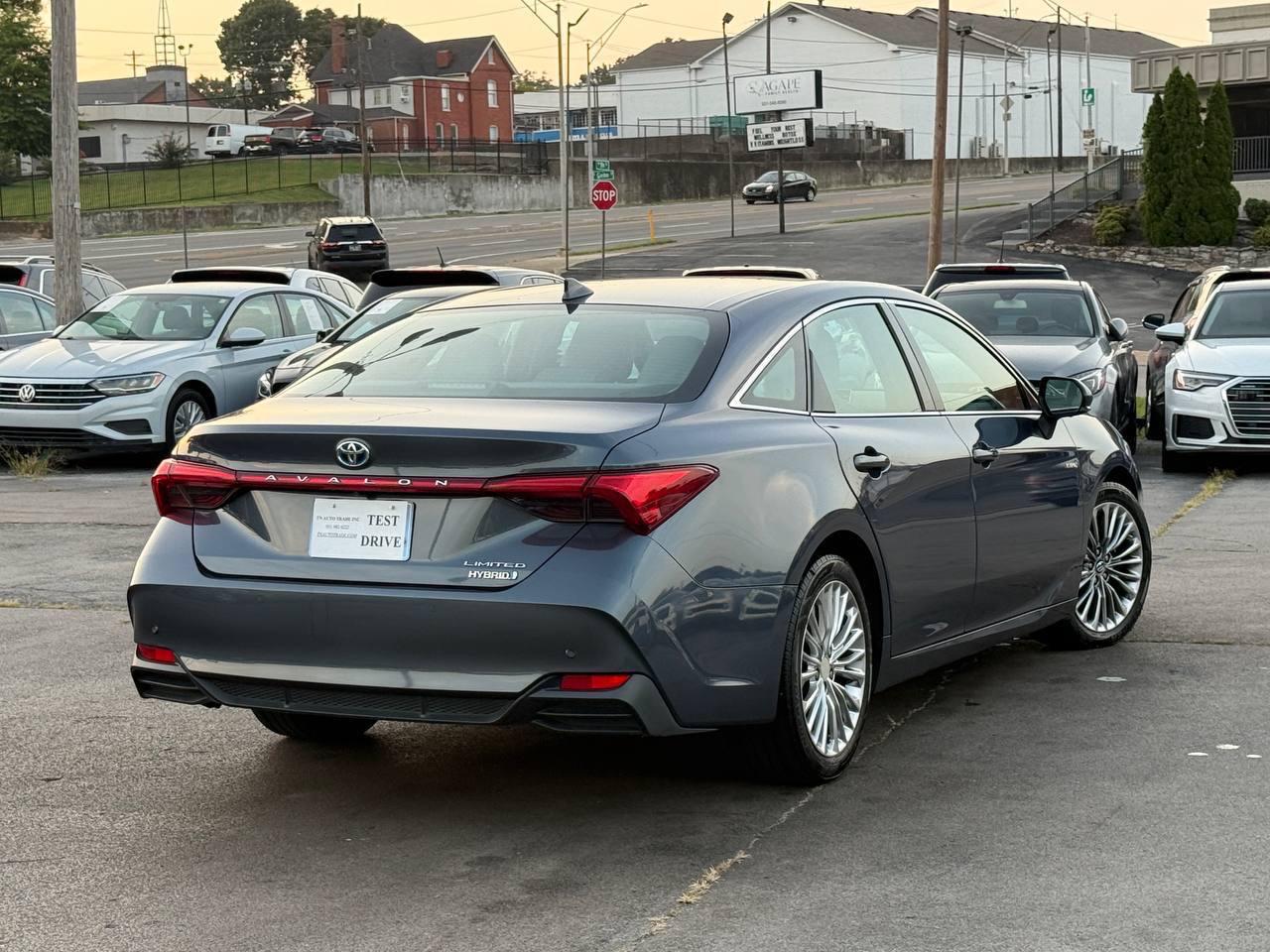 Toyota Avalon Hybrid Limited 2019
