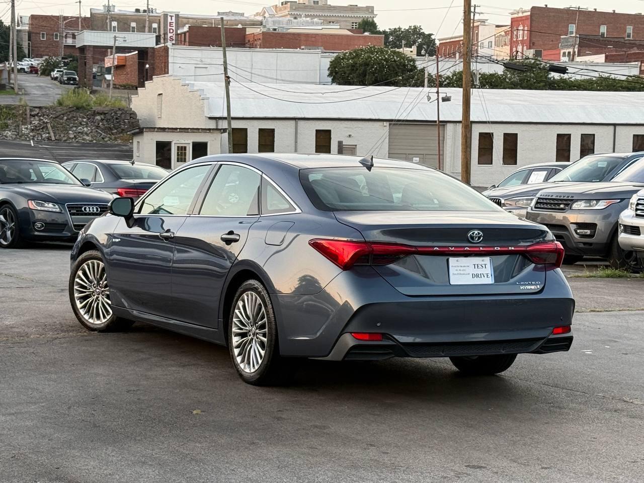 Toyota Avalon Hybrid Limited 2019