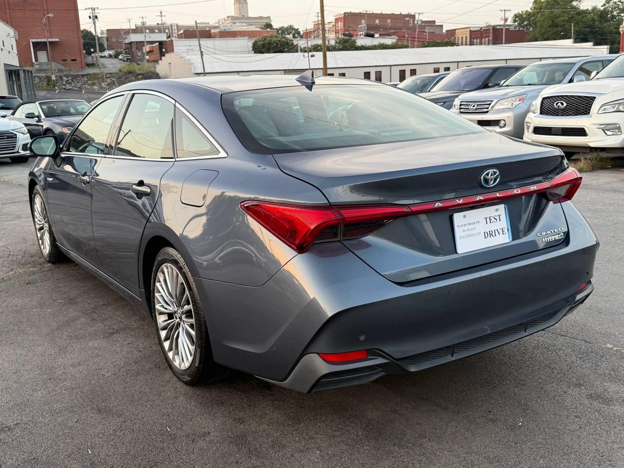 Toyota Avalon Hybrid Limited 2019
