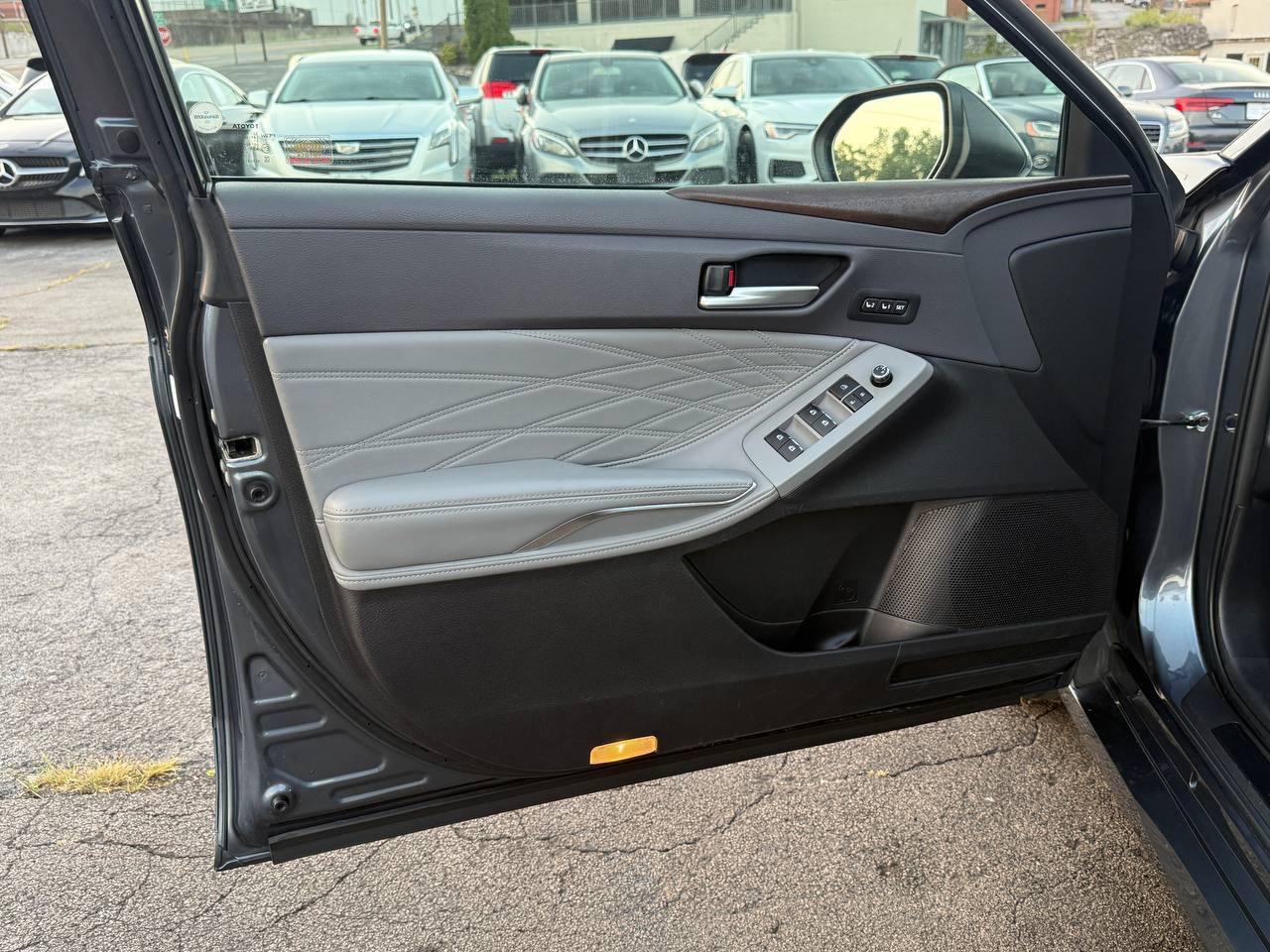 Toyota Avalon Hybrid Limited 2019