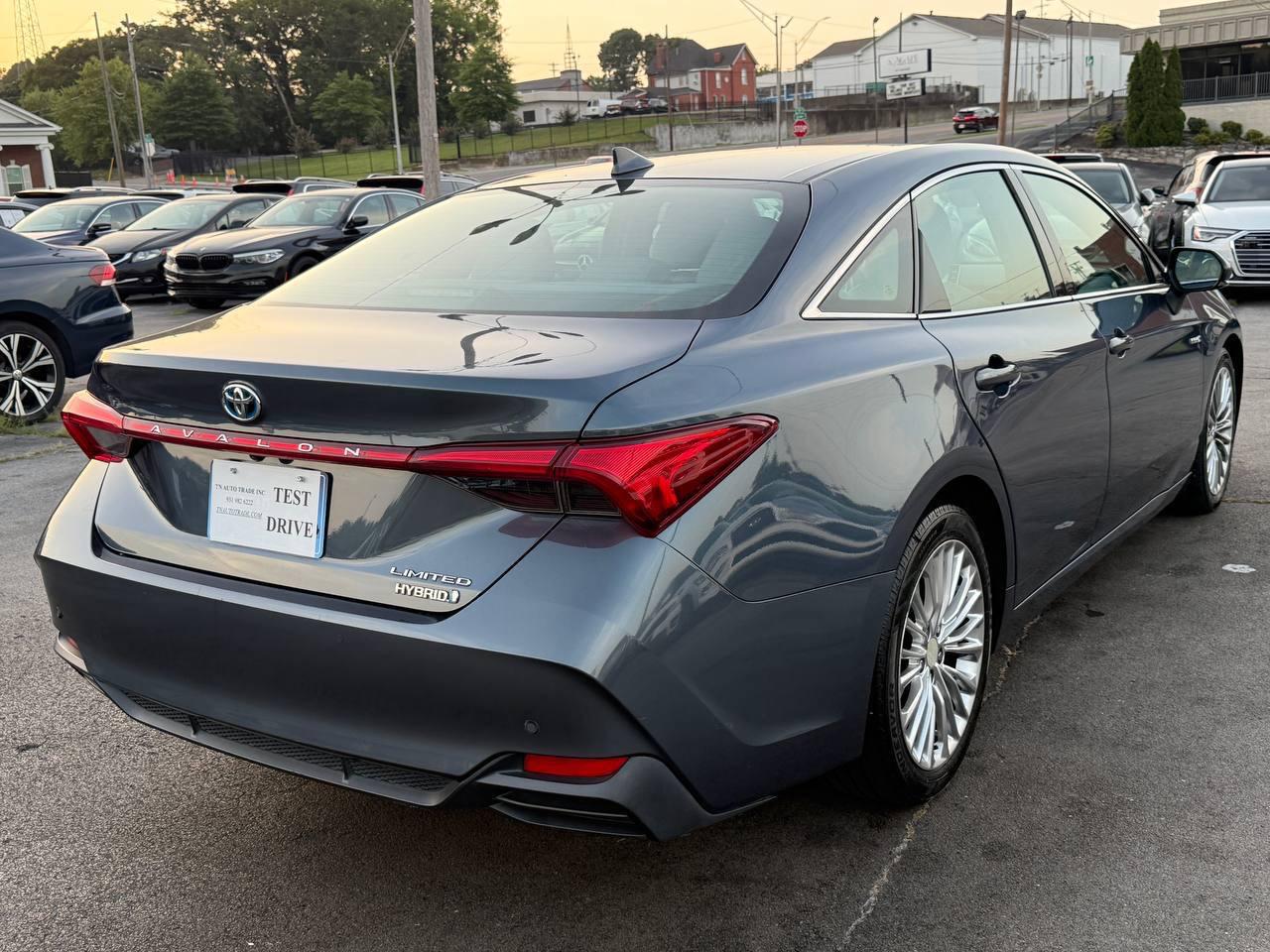 Toyota Avalon Hybrid Limited 2019