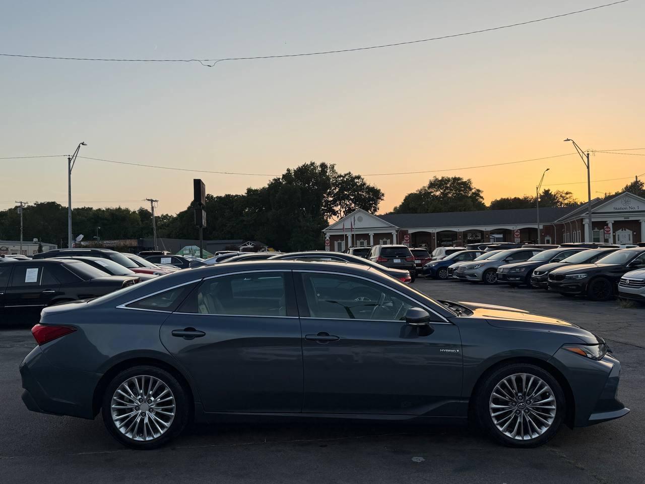 Toyota Avalon Hybrid Limited 2019