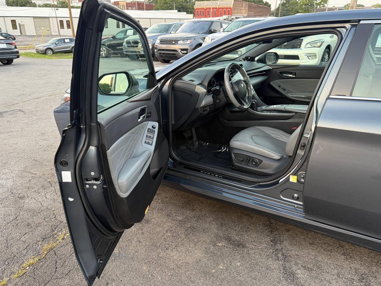 Toyota Avalon Hybrid Limited 2019