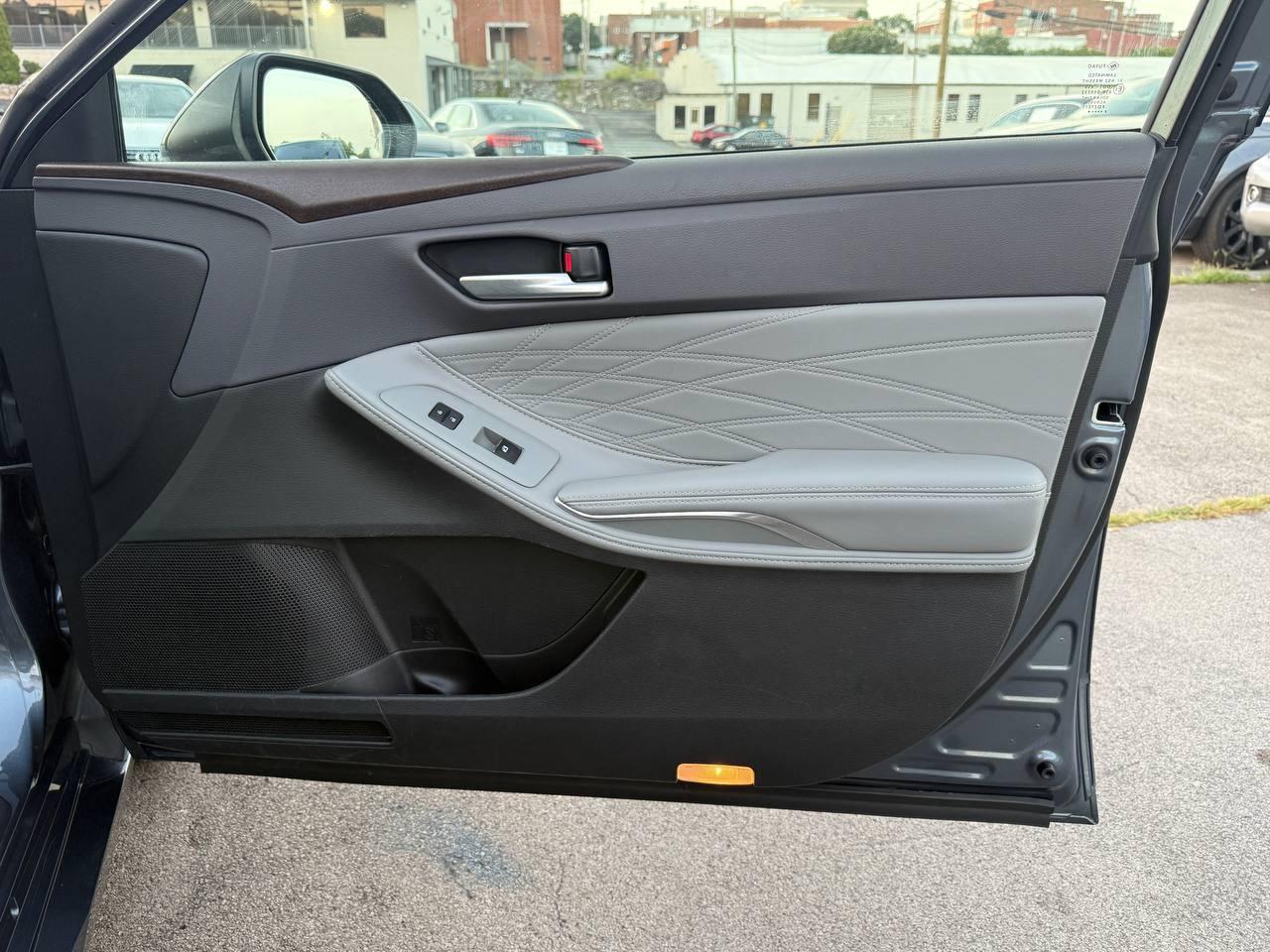 Toyota Avalon Hybrid Limited 2019