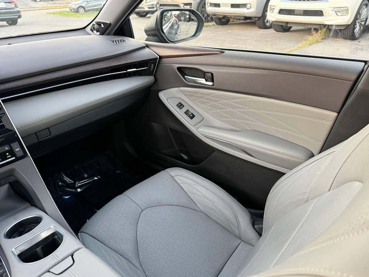 Toyota Avalon Hybrid Limited 2019