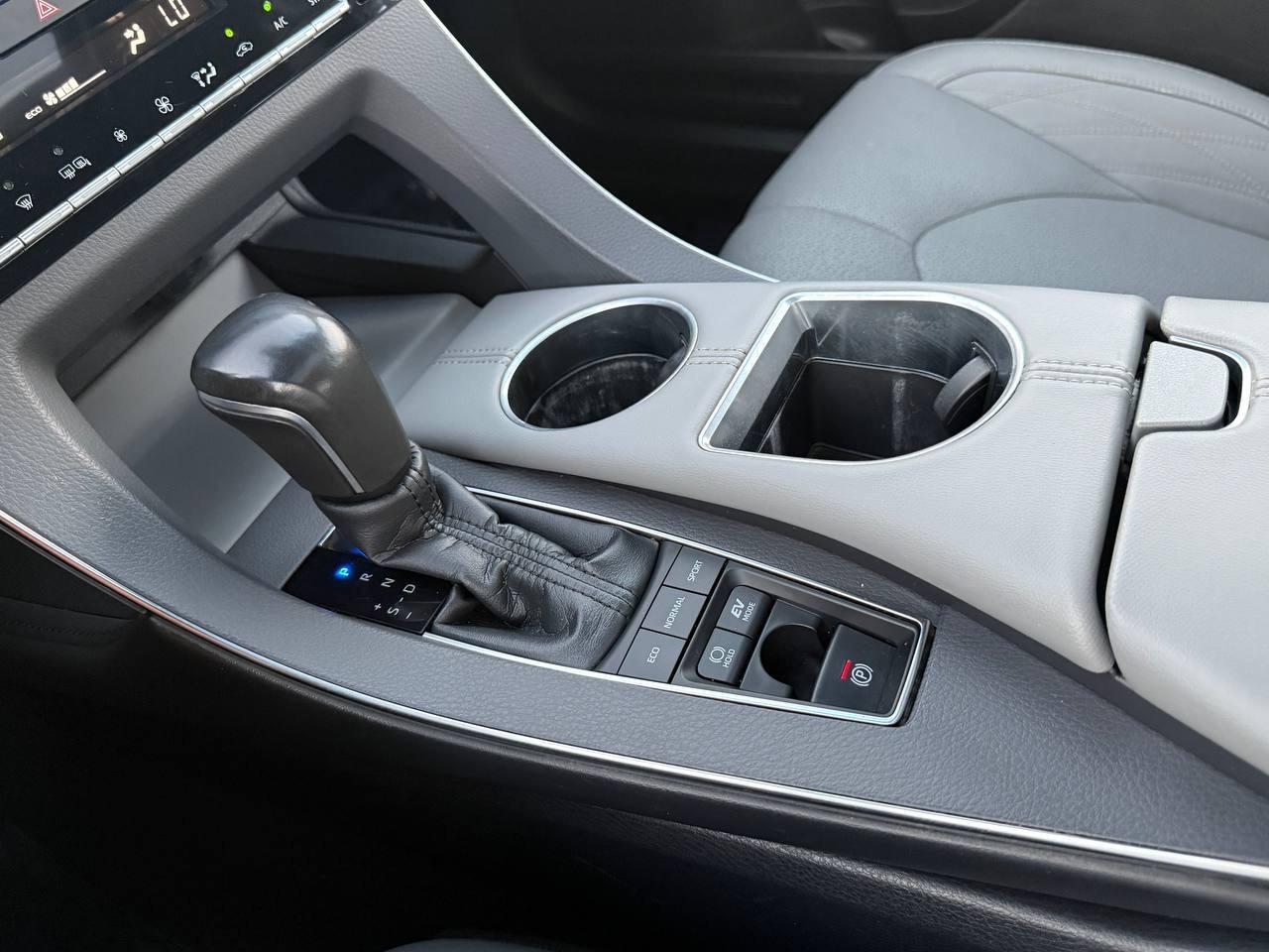 Toyota Avalon Hybrid Limited 2019