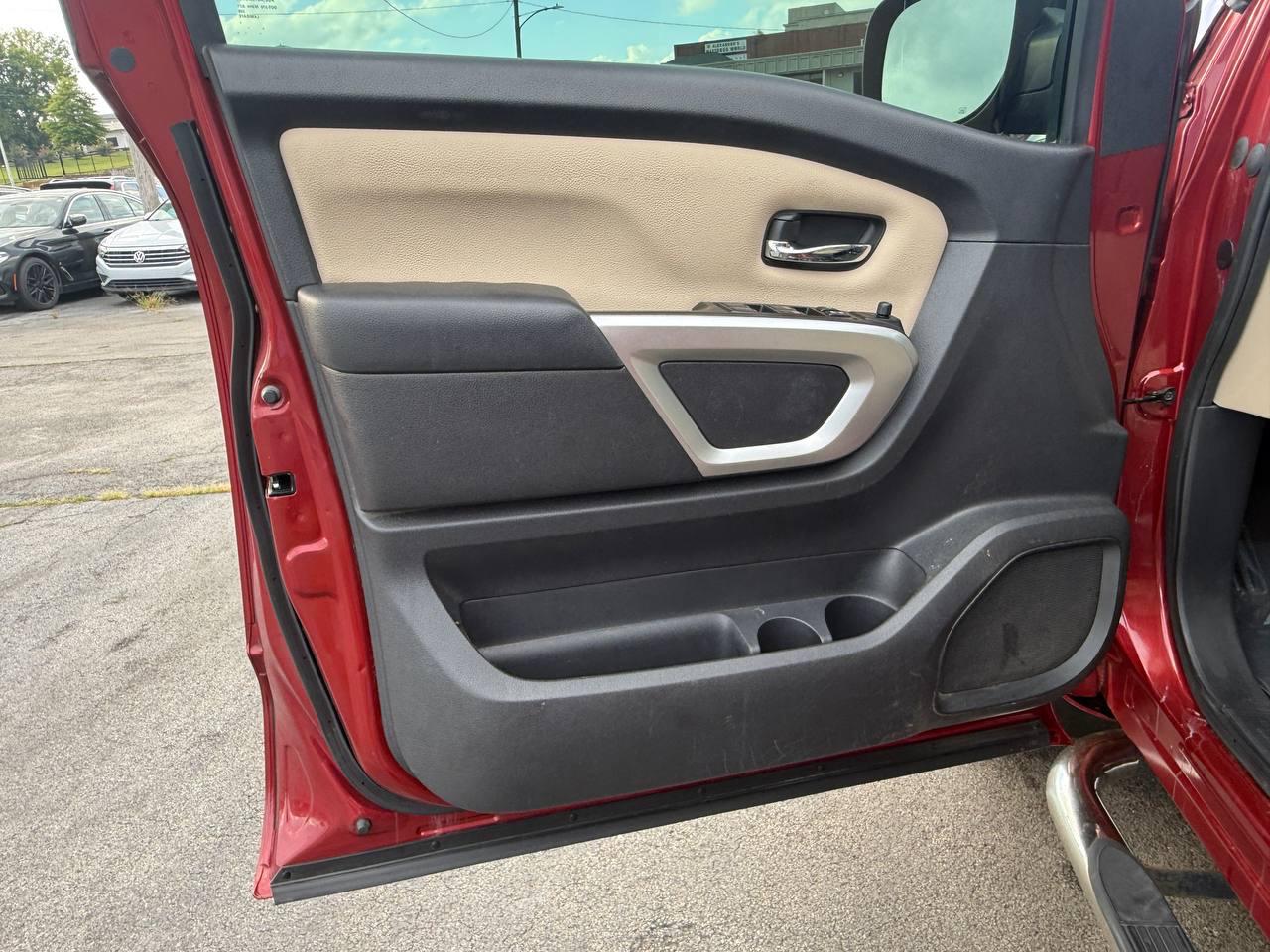 Nissan Titan 4WD Crew Cab LWB SV 2018