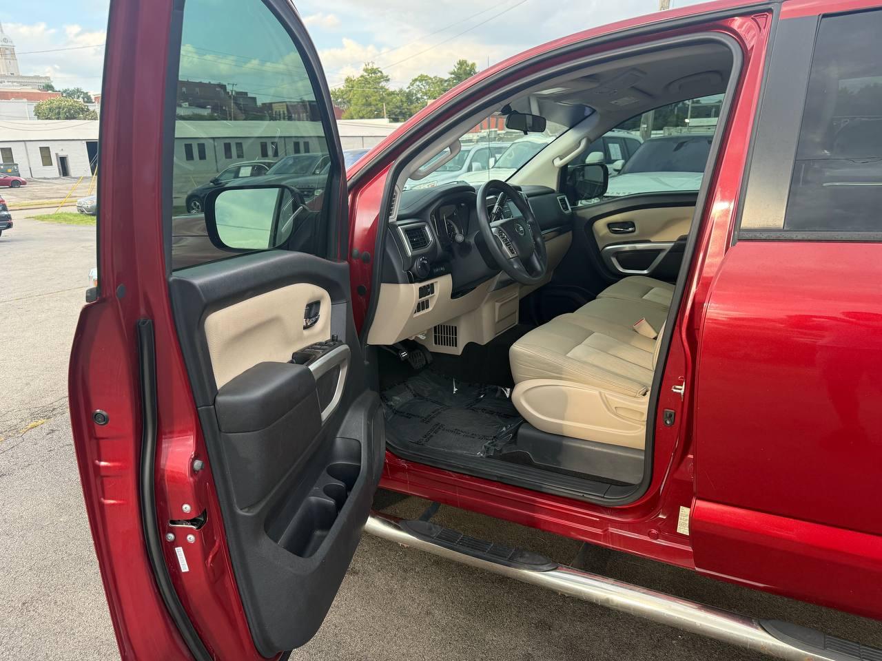 Nissan Titan 4WD Crew Cab LWB SV 2018
