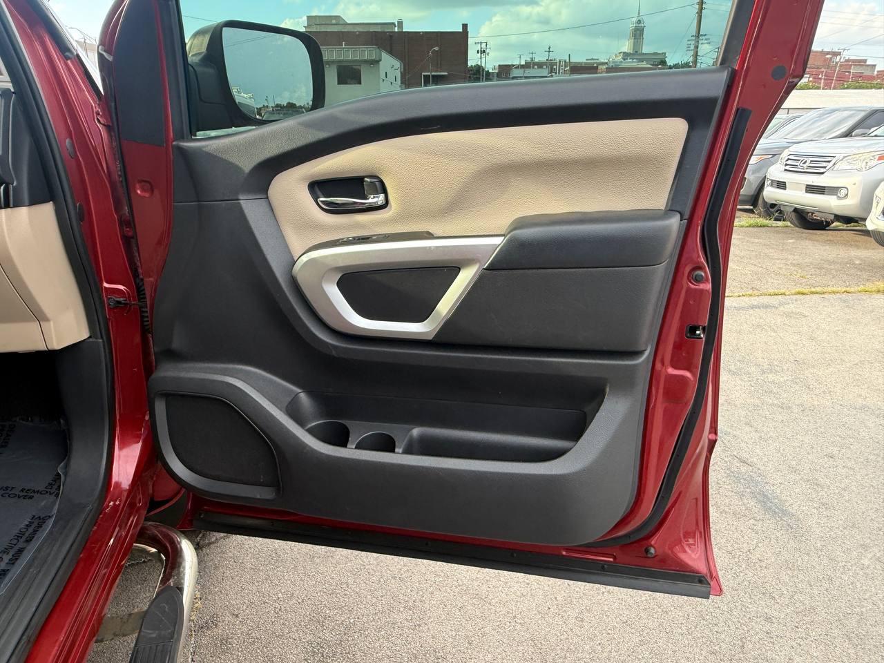 Nissan Titan 4WD Crew Cab LWB SV 2018