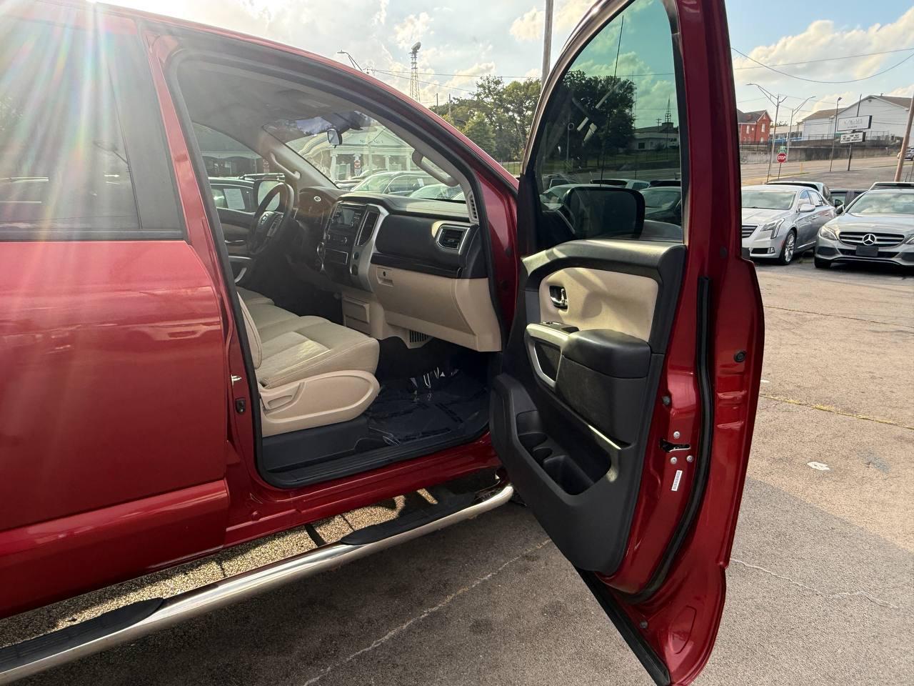 Nissan Titan 4WD Crew Cab LWB SV 2018