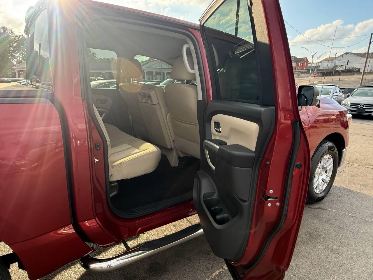 Nissan Titan 4WD Crew Cab LWB SV 2018