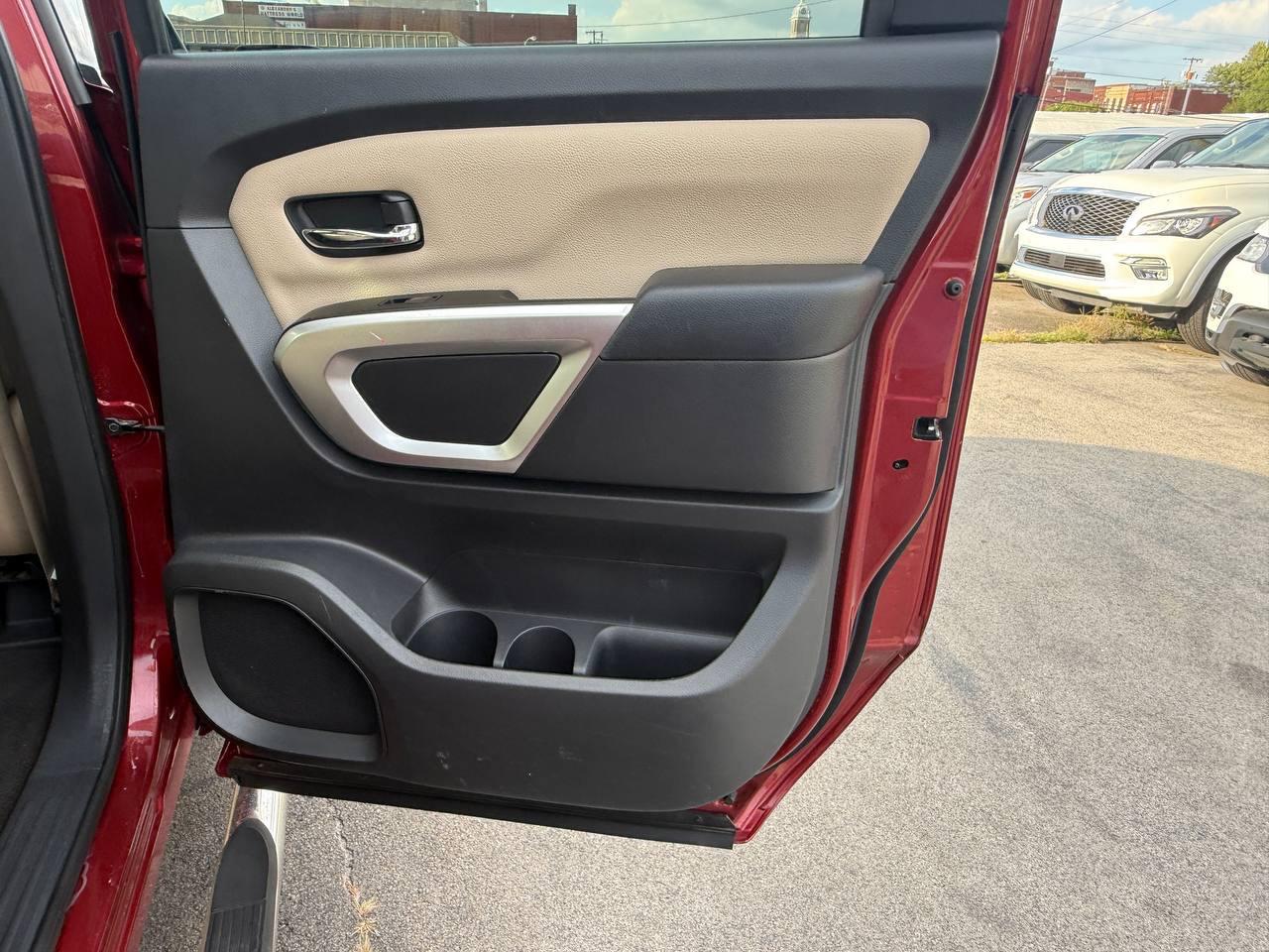 Nissan Titan 4WD Crew Cab LWB SV 2018
