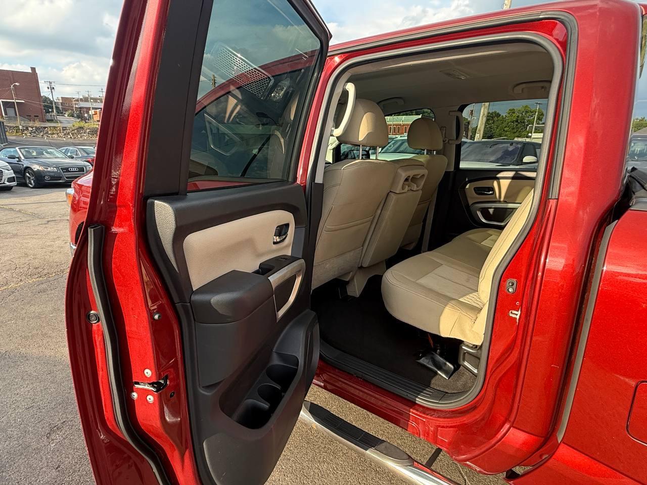 Nissan Titan 4WD Crew Cab LWB SV 2018