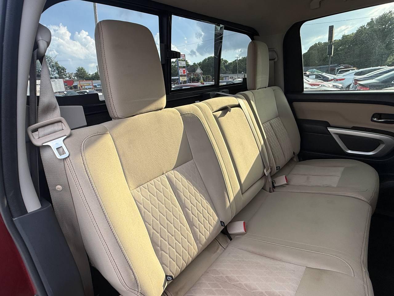 Nissan Titan 4WD Crew Cab LWB SV 2018