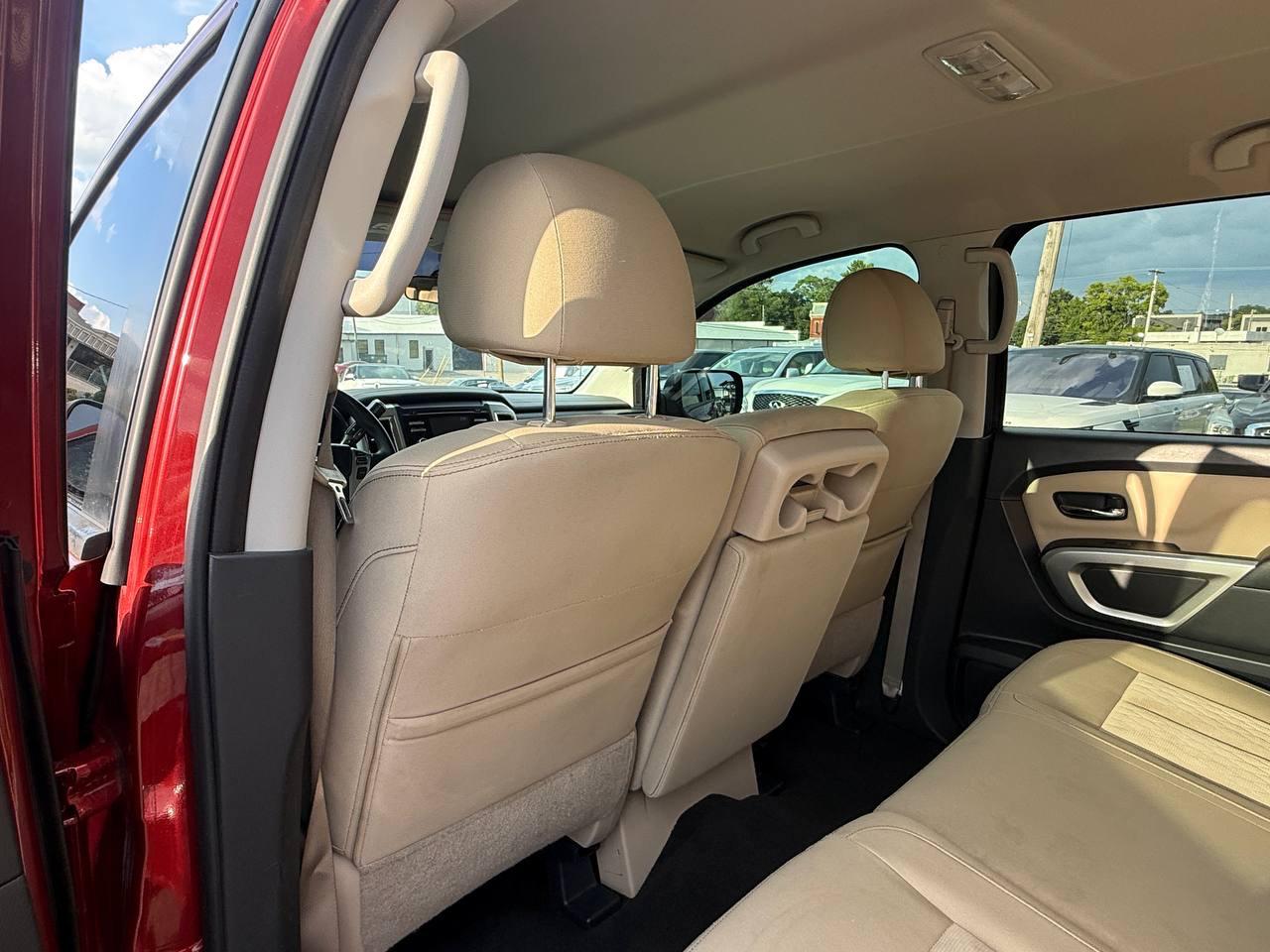 Nissan Titan 4WD Crew Cab LWB SV 2018