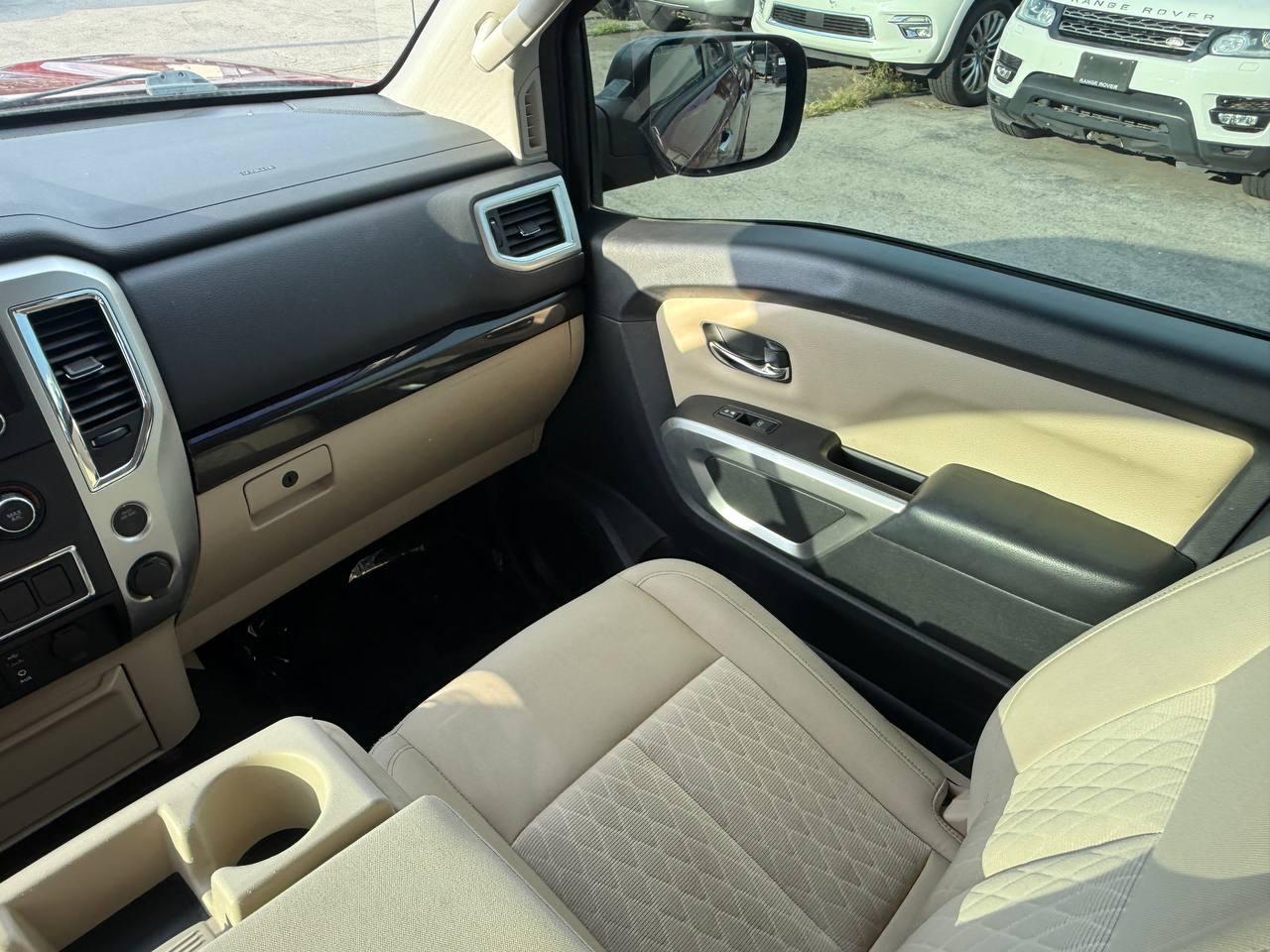 Nissan Titan 4WD Crew Cab LWB SV 2018