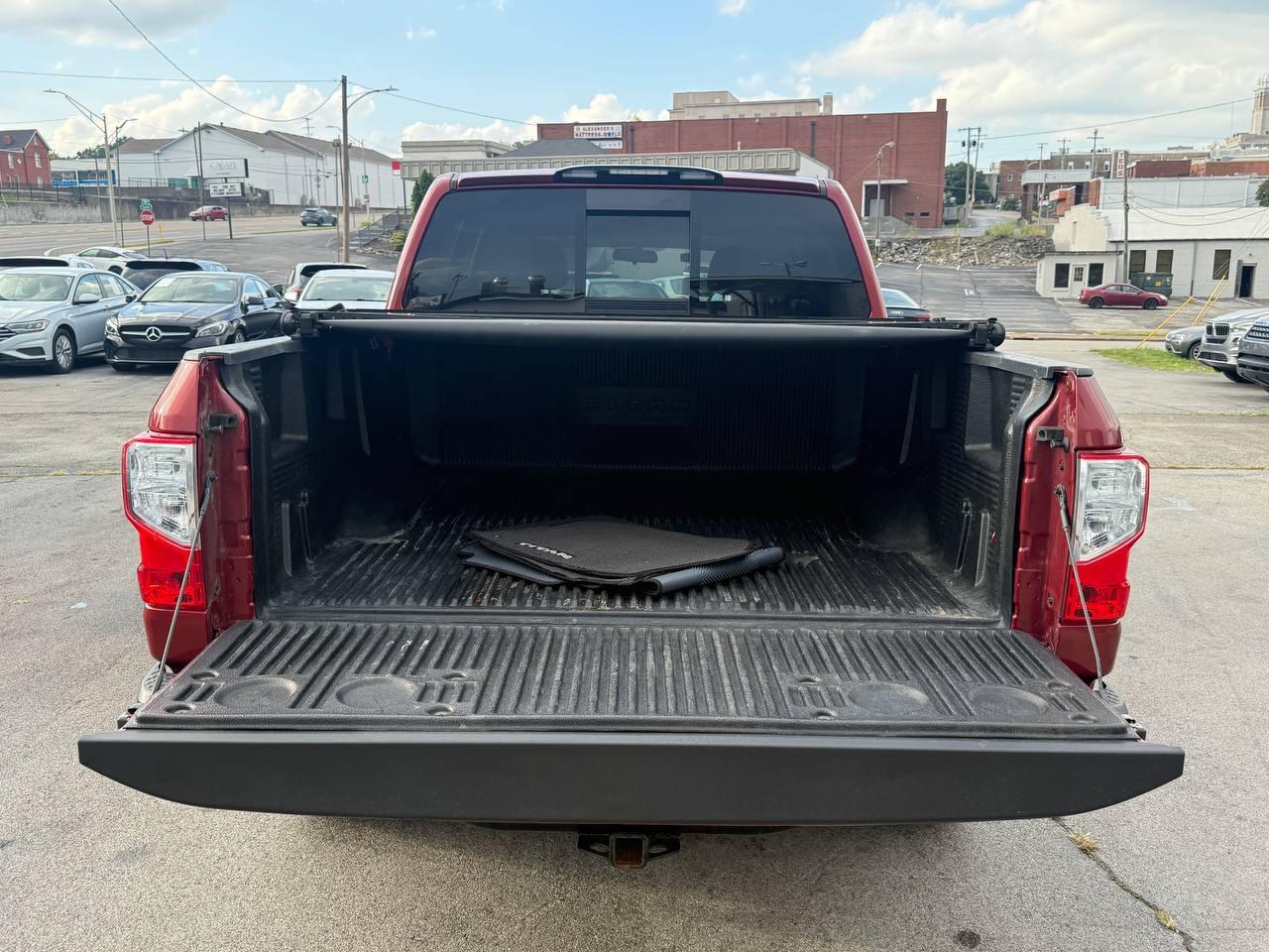Nissan Titan 4WD Crew Cab LWB SV 2018
