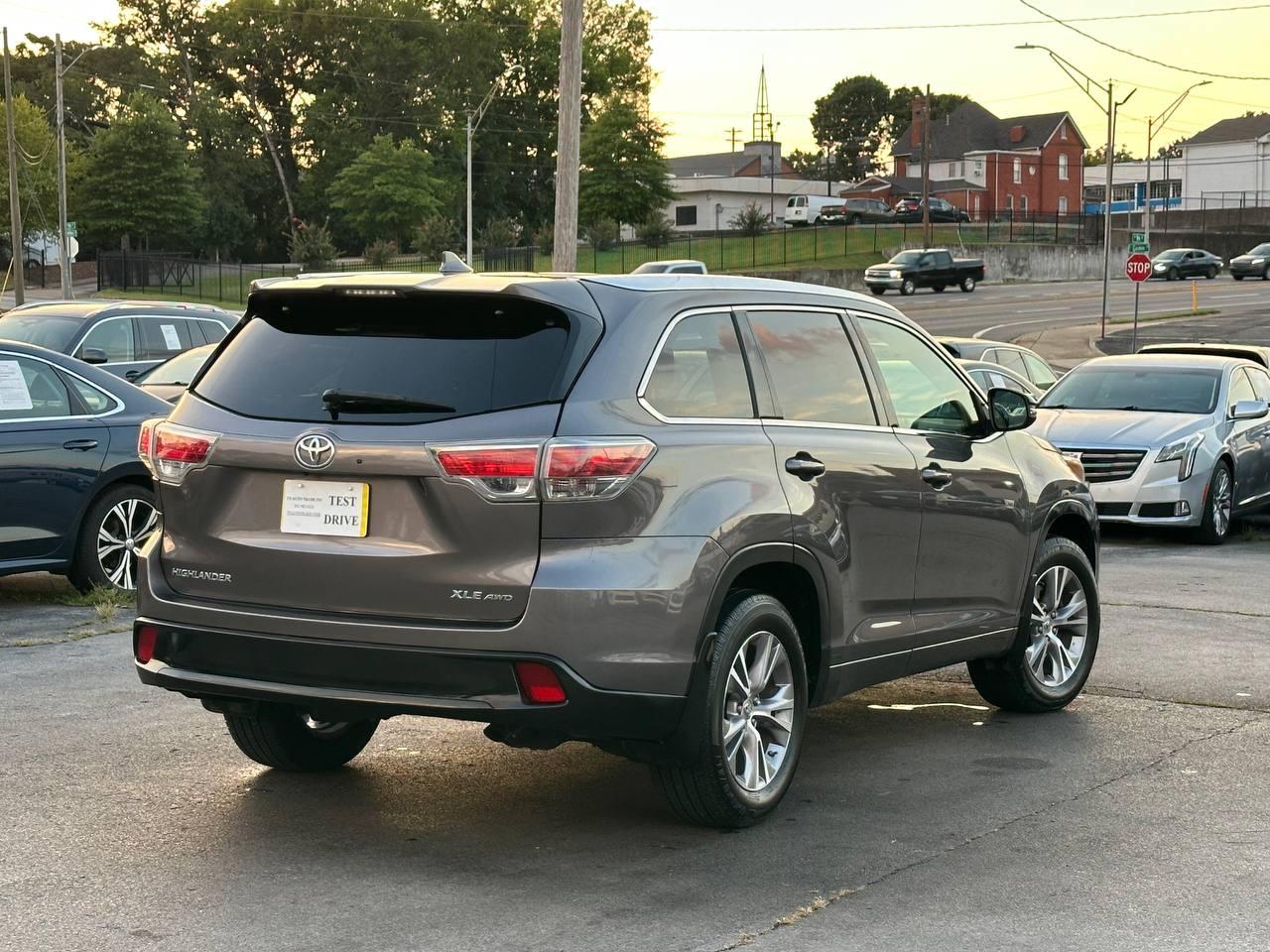 Toyota Highlander XLE AWD V6 2015