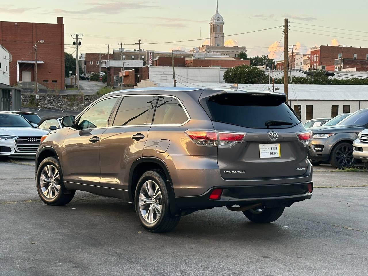 Toyota Highlander XLE AWD V6 2015